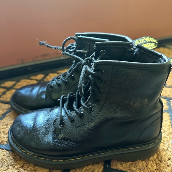 Kids Dr Martens Junior 1460, US1/EU32 - Picture 1 of 11